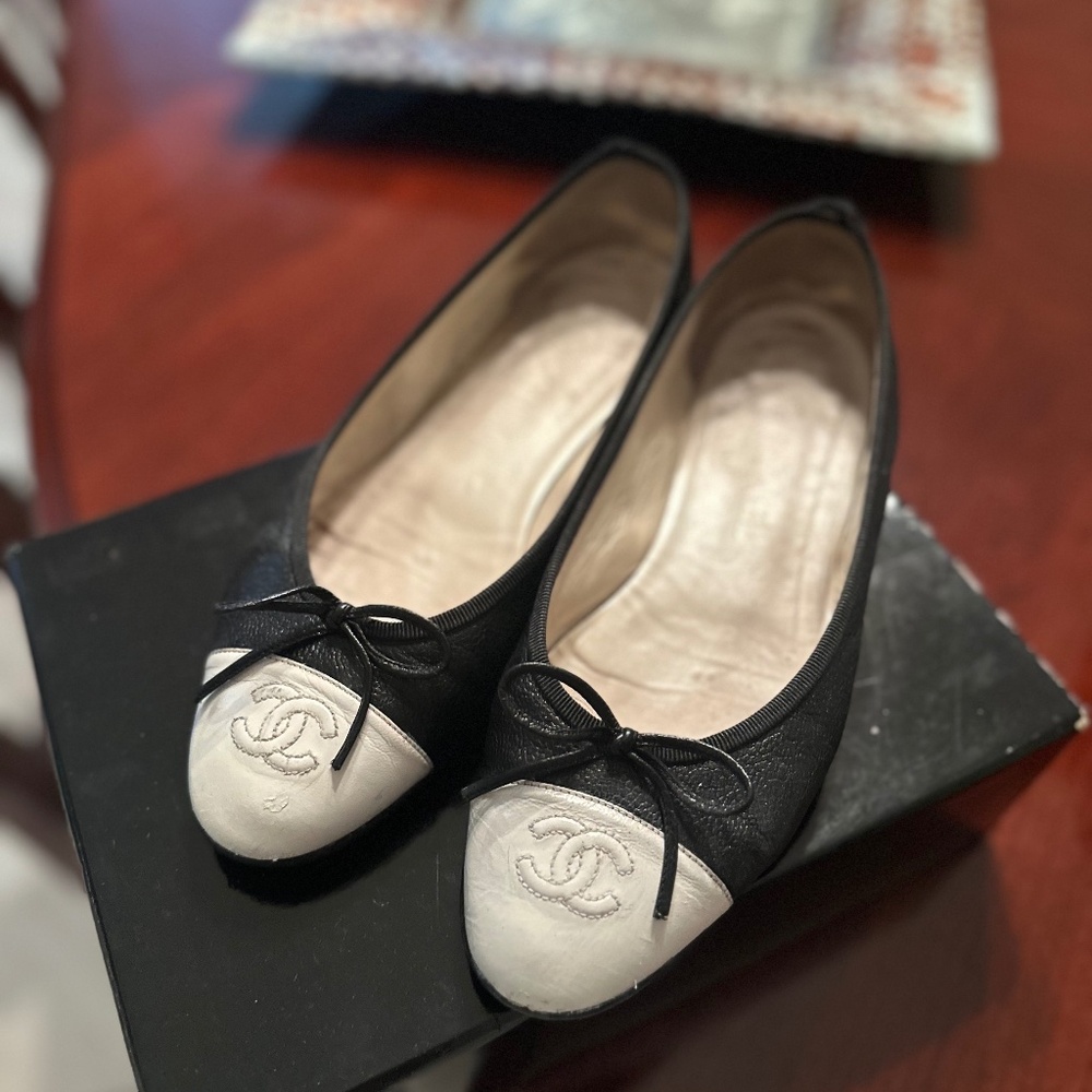 Chanel Black White Cap Toe Leather Ballet Flats